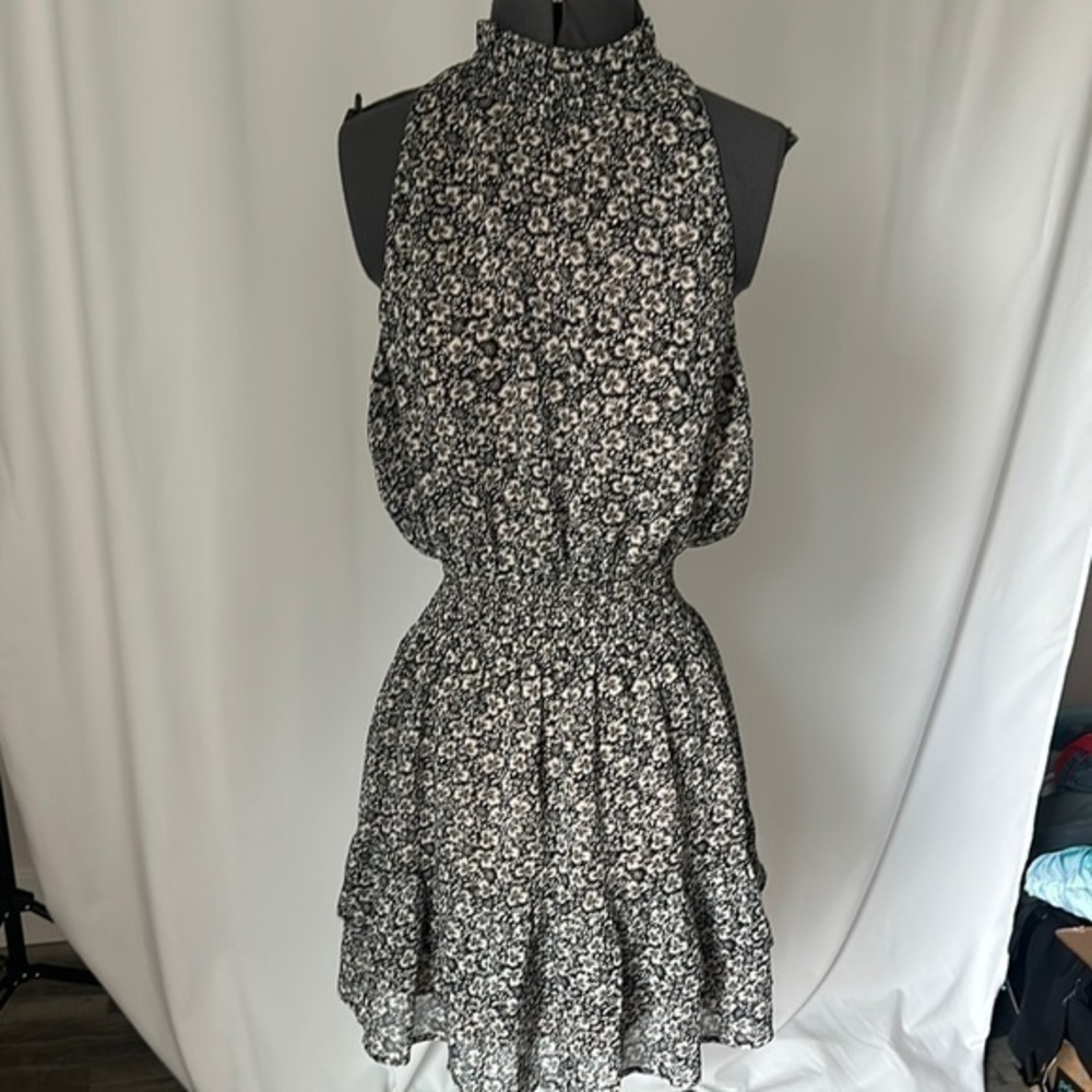 Dress Forum dress size Large Floral high collar sleeveless